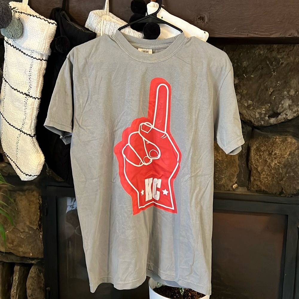 NEW! Kansas City Chiefs shirt, comfort colors size medium